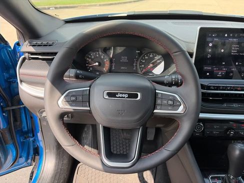 Used 2026 Jeep Compass Trailhawk AWD/4WD image 11