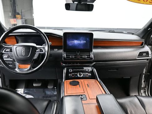 Used 2019 Lincoln Navigator Reserve AWD/4WD image 9