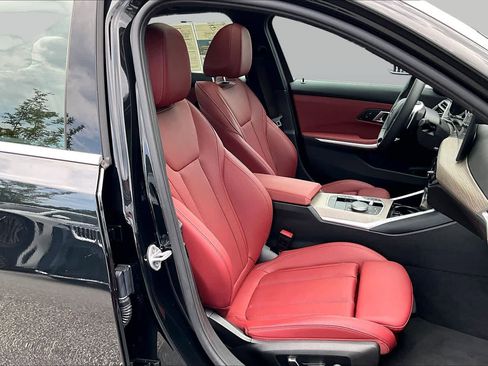 Certified 2025 BMW 330i Sedan RWD image 9