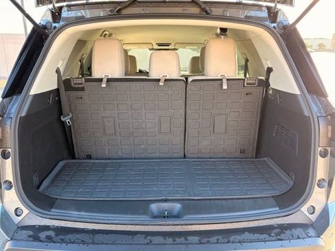 Used 2024 Nissan Pathfinder SV FWD image 14