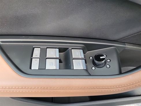 Used 2022 Audi e-tron Premium Plus w/ Premium Plus Package image 12