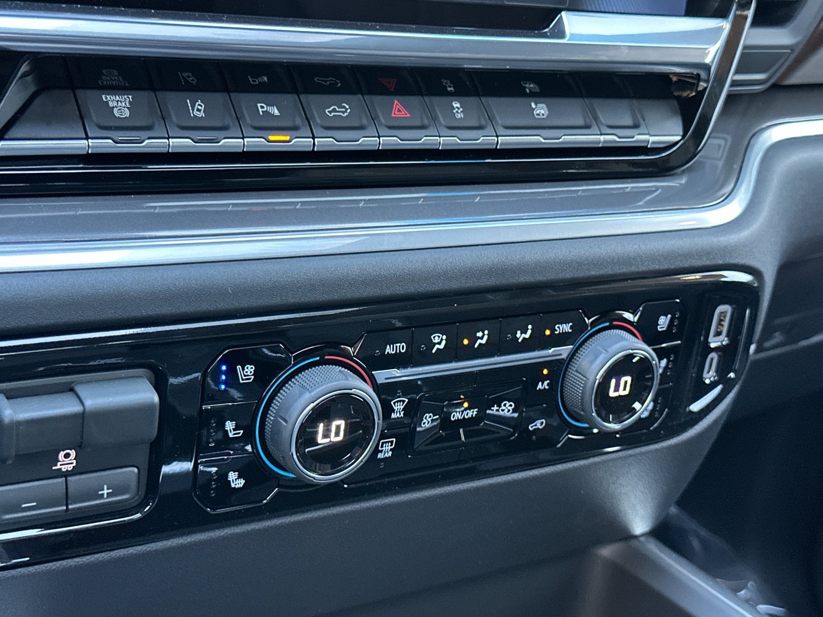 New 2026 Chevrolet Silverado 3500 High Country w/ High Country Premium Package AWD/4WD image 20