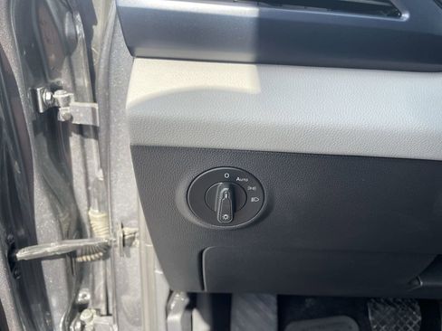 Certified 2022 Volkswagen Taos SE image 17