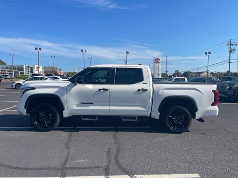 Used 2025 Toyota Tundra SR5 w/ SR5 Convenience Package AWD/4WD image 13