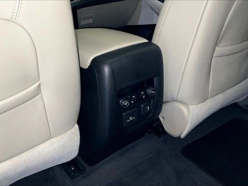 Used 2020 Buick Enclave Premium w/ Sun and Sites Package image 10