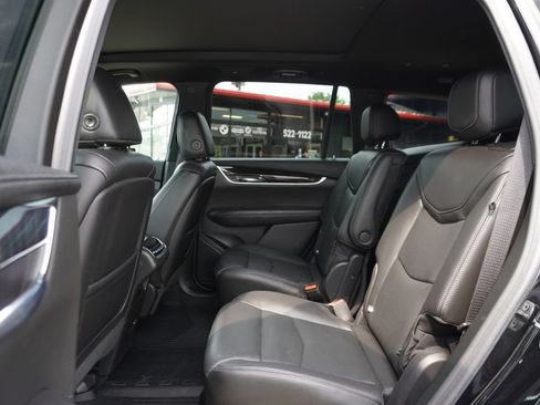 Used 2020 Cadillac XT6 Premium Luxury AWD/4WD image 25