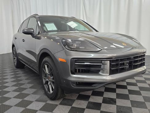 Certified 2025 Porsche Cayenne image 9