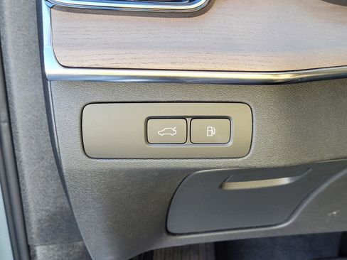 Certified 2025 Volvo XC90 T8 Plus AWD/4WD image 14