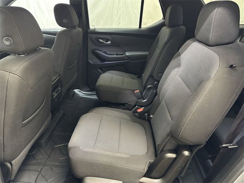 Used 2023 Chevrolet Traverse LT image 12