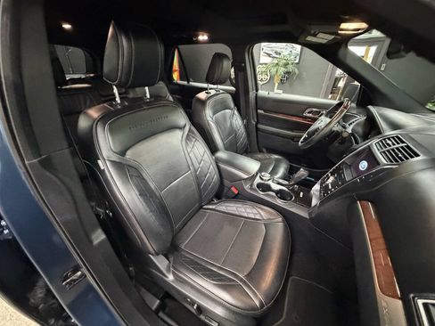 Used 2019 Ford Explorer Platinum AWD/4WD image 23