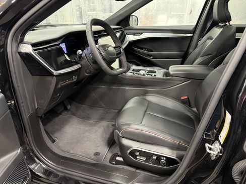 Used 2024 Jeep Wagoneer Launch Edition image 3