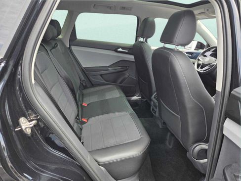 Used 2023 Volkswagen Taos SE w/ Panoramic Sunroof Package FWD image 20