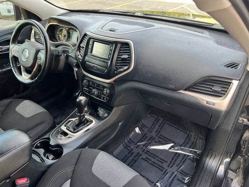Used 2016 Jeep Cherokee Sport w/ Cold Weather Group AWD/4WD image 26