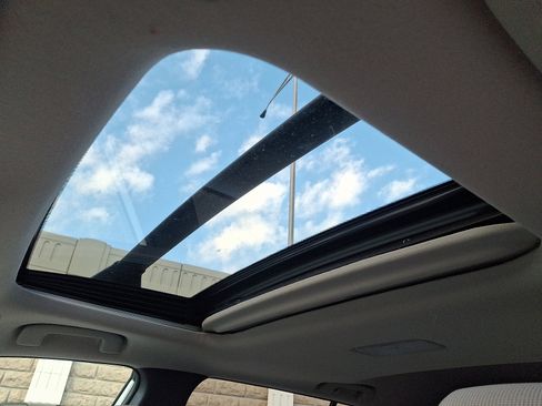 Used 2023 Toyota Corolla Cross LE image 14