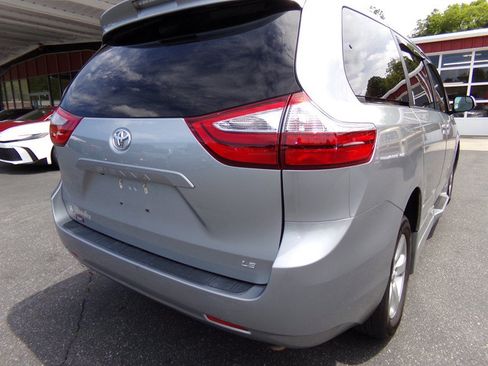 Used 2017 Toyota Sienna LE FWD image 8