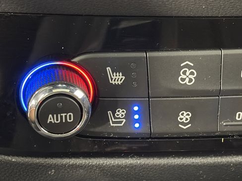 Used 2022 Buick Enclave Avenir w/ Avenir Technology Package AWD/4WD image 29