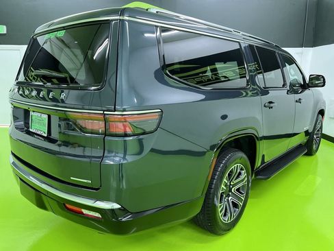 Used 2024 Jeep Wagoneer L Series II w/ Flexible Seating Group AWD/4WD image 10