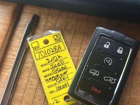 Used 2022 Jeep Grand Wagoneer Series III w/ Flexible Seating Group image 28