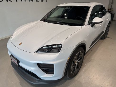 Used 2025 Porsche Macan 4 Electric image 11