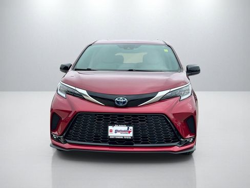 Certified 2022 Toyota Sienna XSE image 2