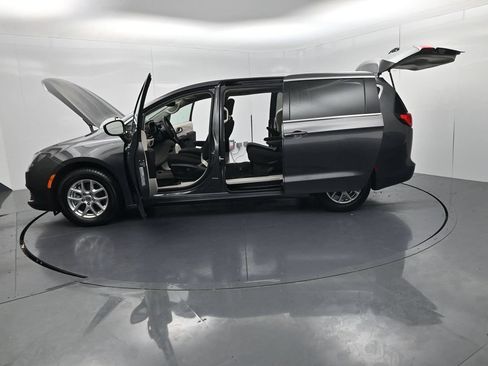 Used 2023 Chrysler Voyager LX FWD image 57