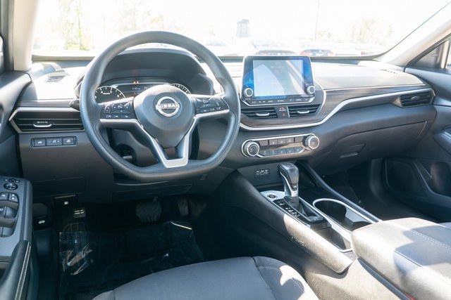 Used 2024 Nissan Altima 2.5 SV FWD image 12