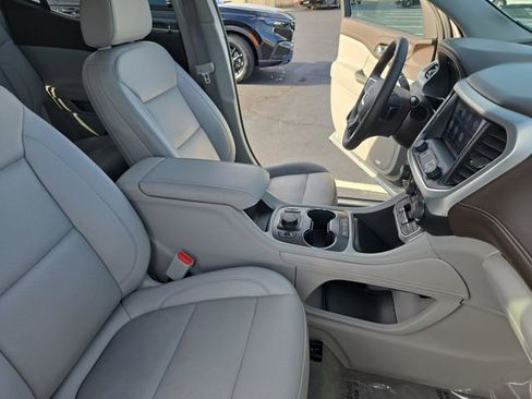 Used 2023 GMC Acadia SLT w/ Preferred Package image 11