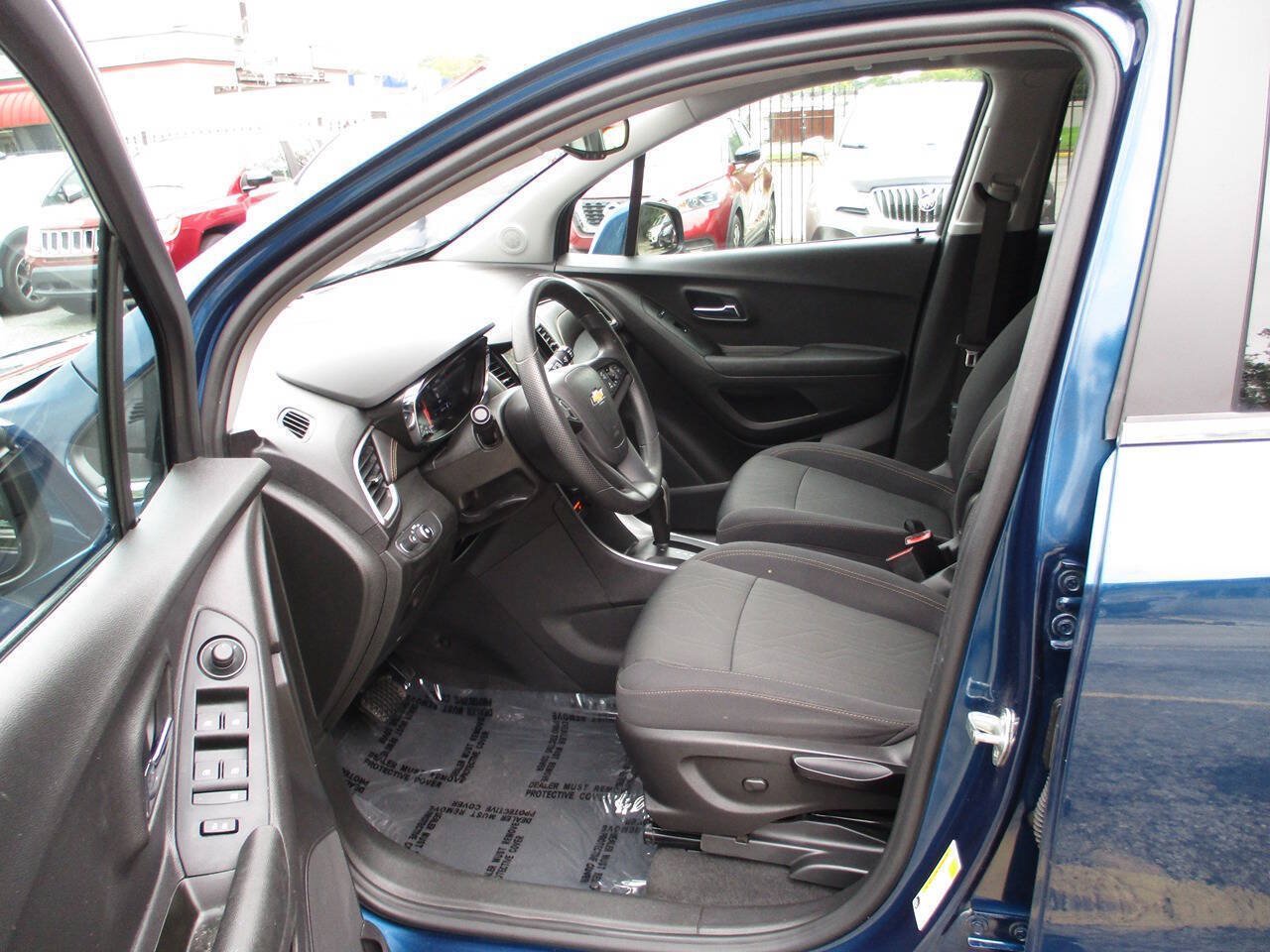 Used 2020 Chevrolet Trax LT FWD image 5