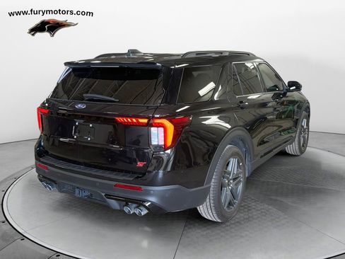 Used 2025 Ford Explorer ST image 3