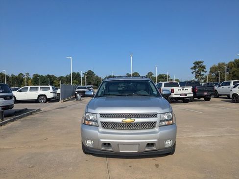 Used 2013 Chevrolet Avalanche LTZ RWD image 2