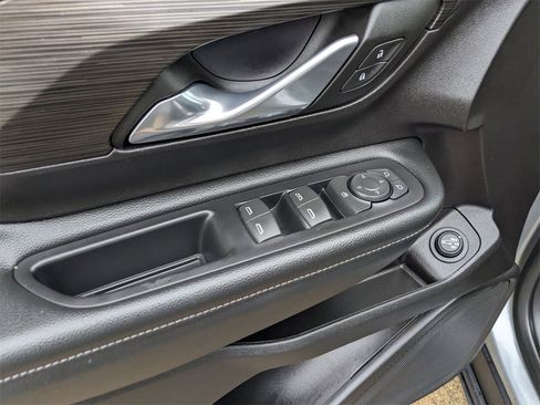 Used 2024 GMC Terrain SLT image 15