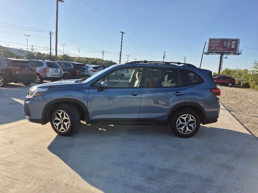 Used 2021 Subaru Forester Premium AWD/4WD image 2