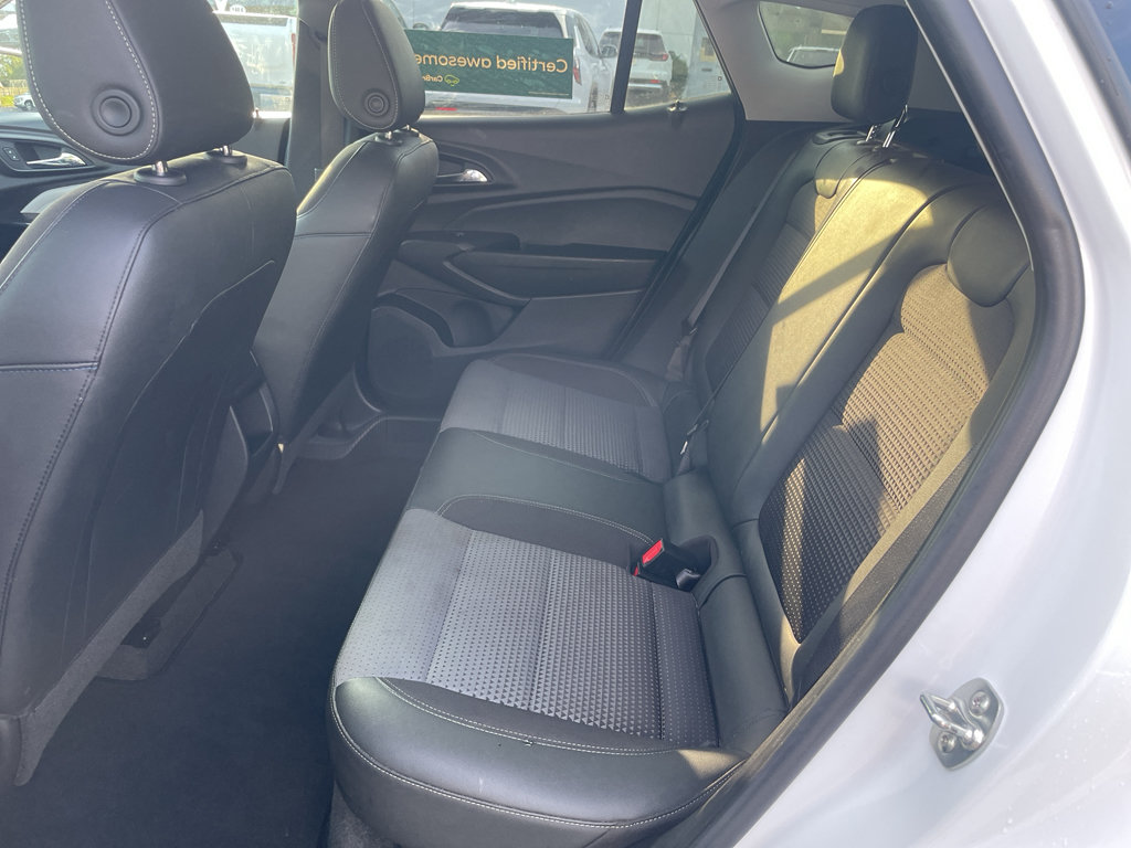Certified 2025 Chevrolet Trax LT FWD image 12