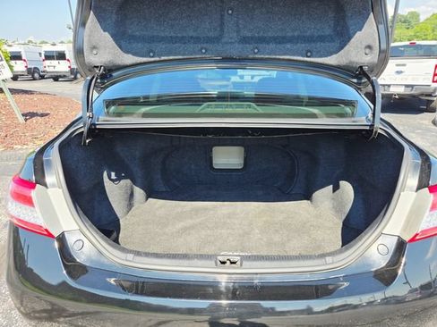 Used 2011 Toyota Camry XLE w/ SE/XLE Extra-Value Pkg FWD image 9