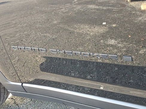 Certified 2024 Jeep Grand Cherokee Altitude image 34