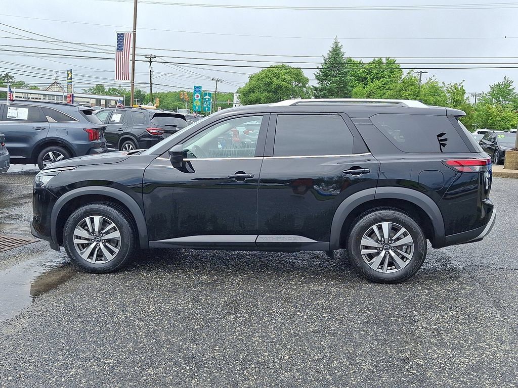 Used 2025 Nissan Pathfinder SL AWD/4WD image 7