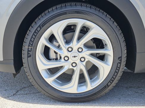 New 2027 Chevrolet Bolt LT w/ Comfort Package FWD image 8