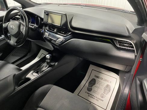 Used 2018 Toyota C-HR XLE image 7