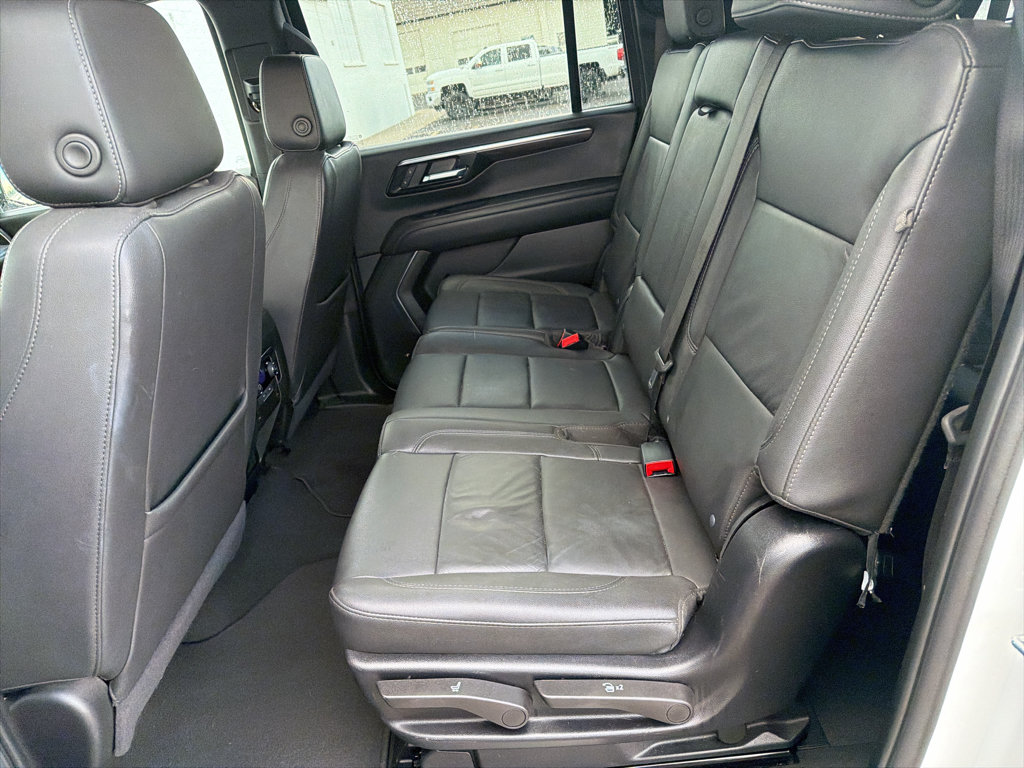Used 2025 Chevrolet Suburban LT AWD/4WD image 17