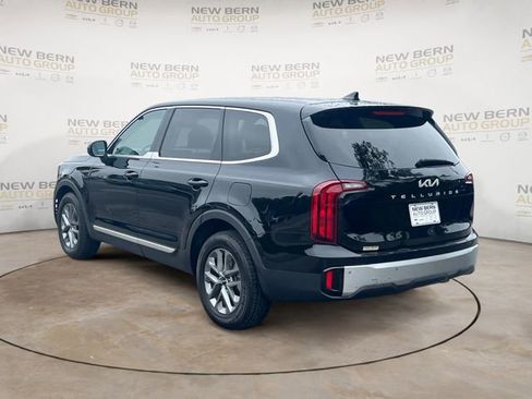 Used 2023 Kia Telluride LX FWD image 3