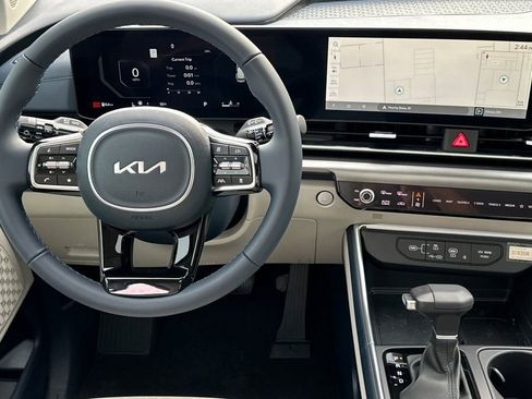 New 2025 Kia Carnival SX w/ SX Dark Edition Package FWD image 14