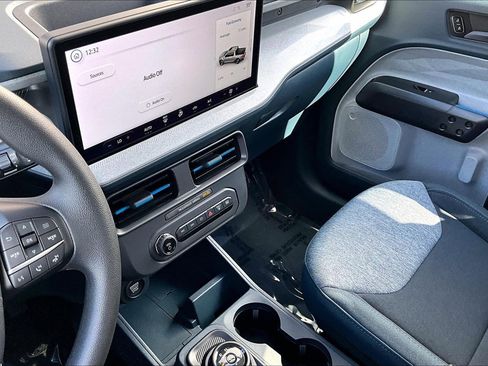 Used 2025 Ford Maverick XLT w/ Equipment Group 302A image 32