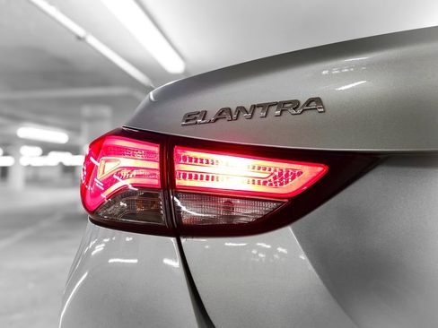 Used 2014 Hyundai Elantra SE w/ Option Group 02 image 11