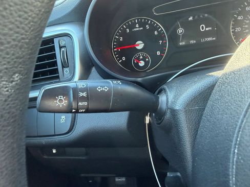 Used 2018 Kia Sorento FWD image 16