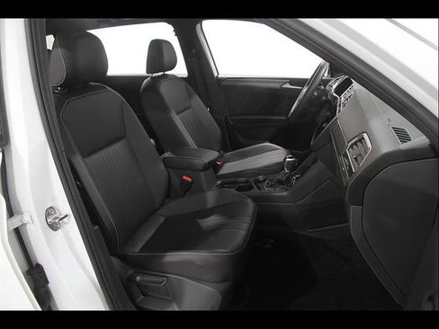 Certified 2023 Volkswagen Tiguan SE R-Line AWD/4WD image 19