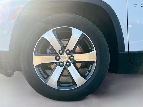 Used 2023 Chevrolet Traverse LT w/ LT Premium Package image 34