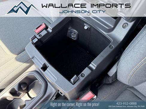 Used 2024 Jeep Wrangler Unlimited w/ Convenience Group AWD/4WD image 22