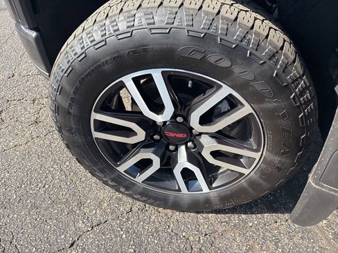 Used 2023 GMC Sierra 1500 AT4 w/ Technology Package AWD/4WD image 5