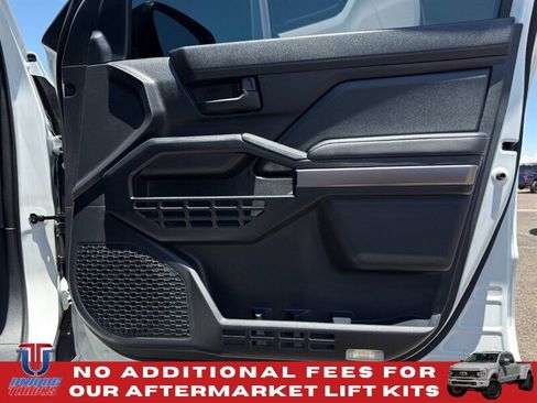 Used 2025 Toyota 4Runner SR5 AWD/4WD image 30