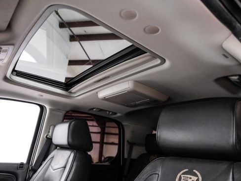 Used 2013 Cadillac Escalade Platinum RWD image 5